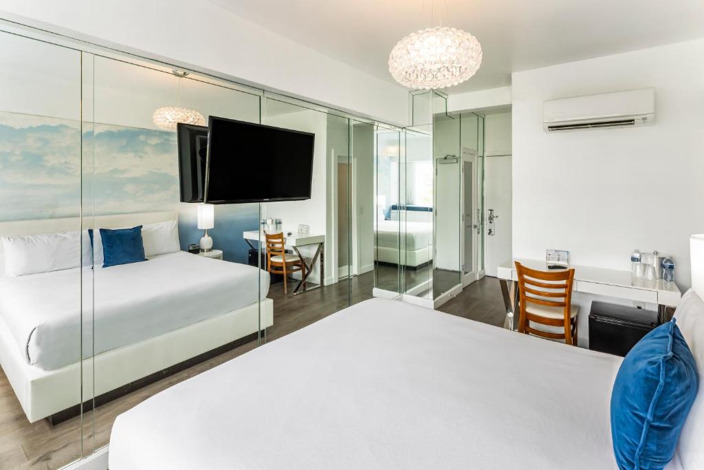 Postel nebo postele na pokoji v ubytování Penguin Hotel