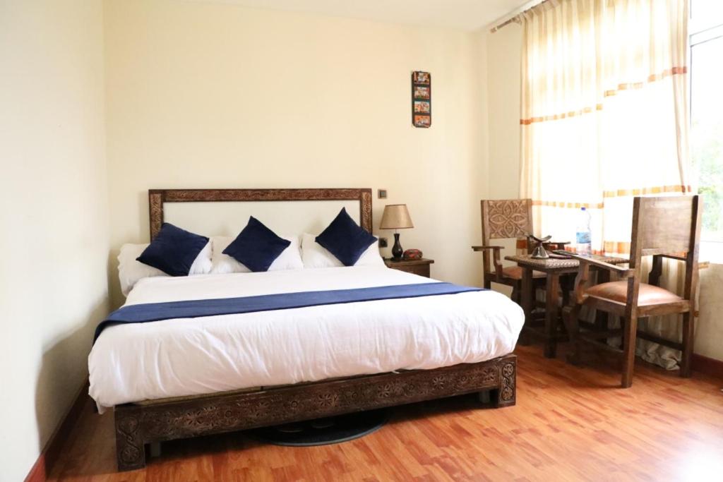 Łóżko lub łóżka w pokoju w obiekcie FikirandRay Lodge