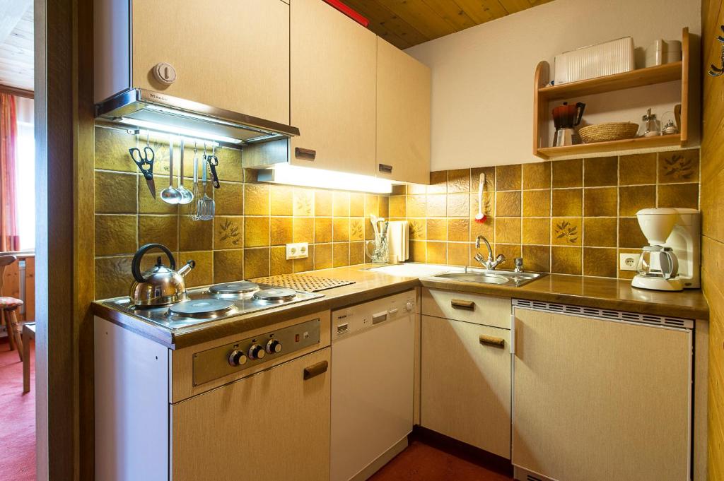 Kuchyň nebo kuchyňský kout v ubytování Appartementhaus Holiday