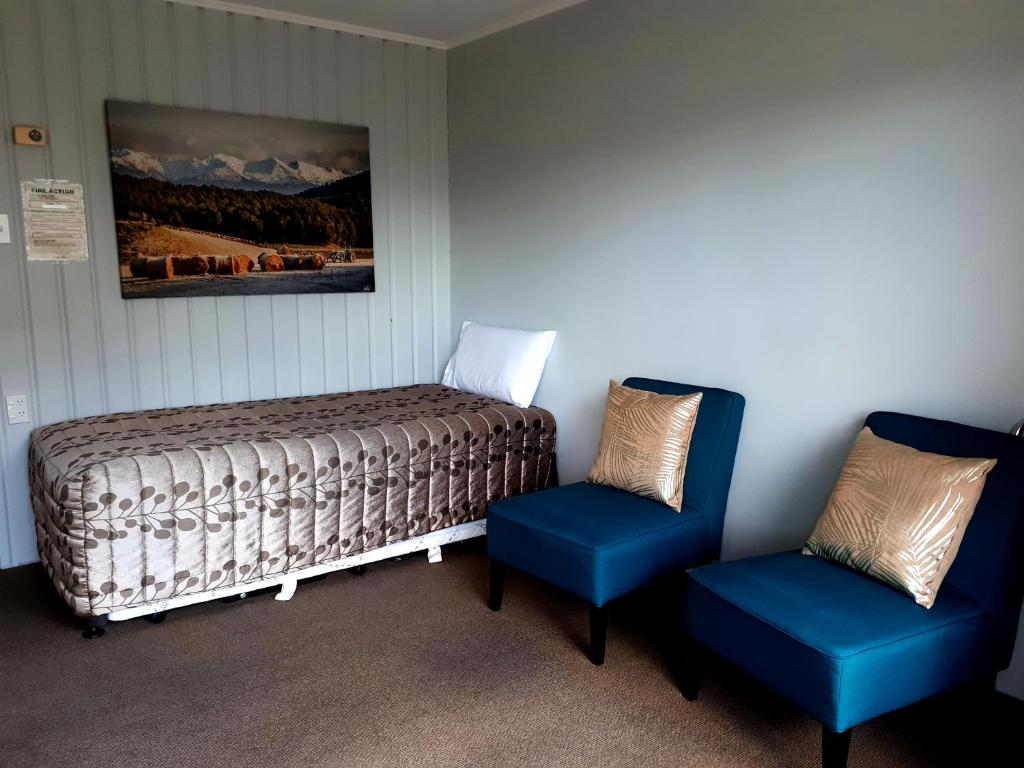 Posezení v ubytování Edgewater Motel