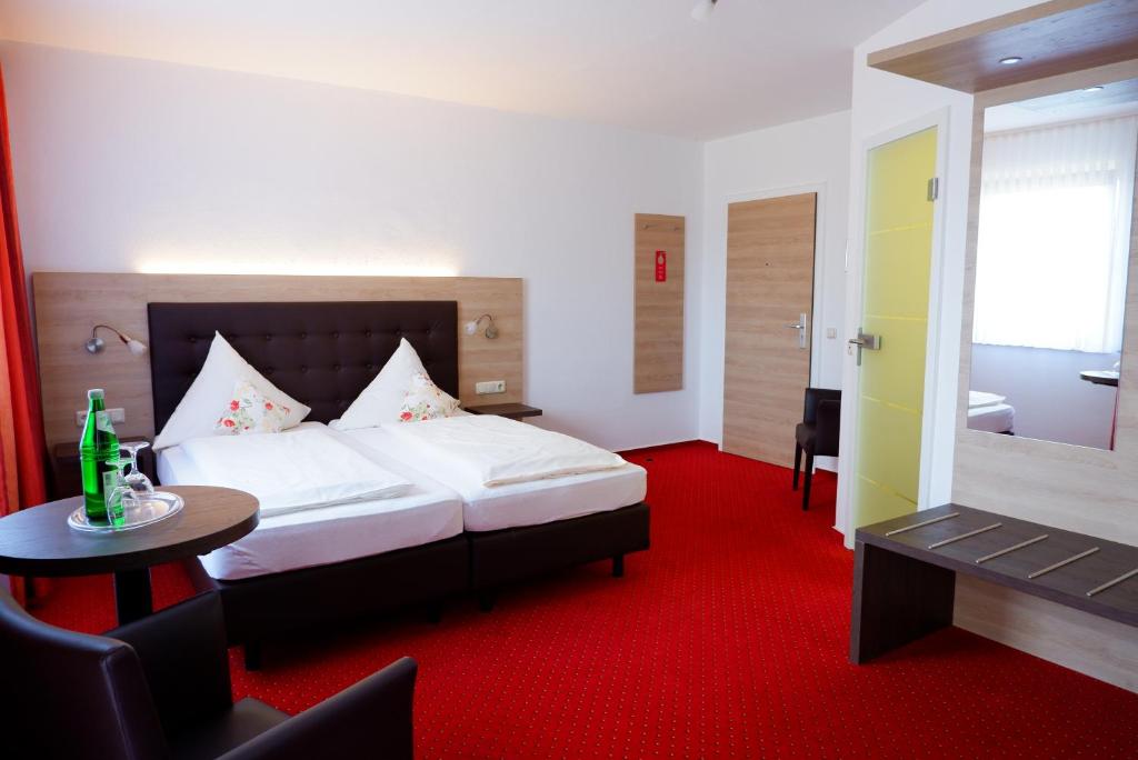 Postel nebo postele na pokoji v ubytování Hotel Schoos