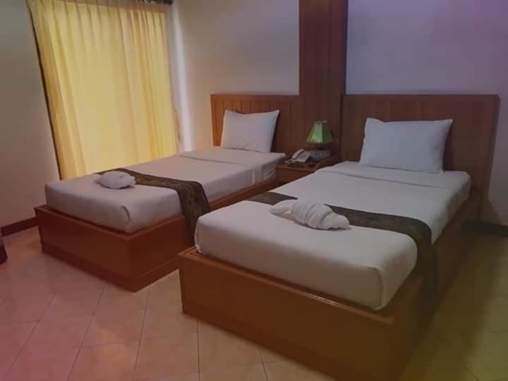 Postel nebo postele na pokoji v ubytování โรงแรมพิมายบุรี Phimaiburi Apartment