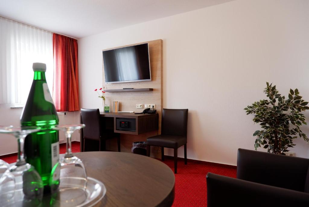 TV a/nebo společenská místnost v ubytování Hotel Schoos