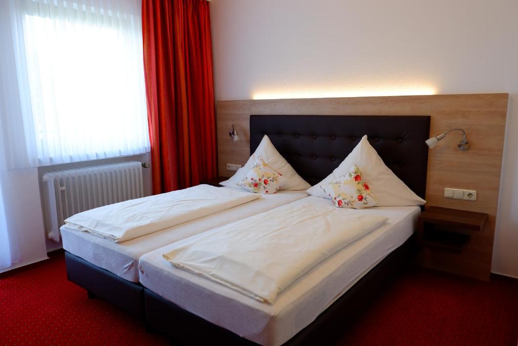 Postel nebo postele na pokoji v ubytování Hotel Schoos