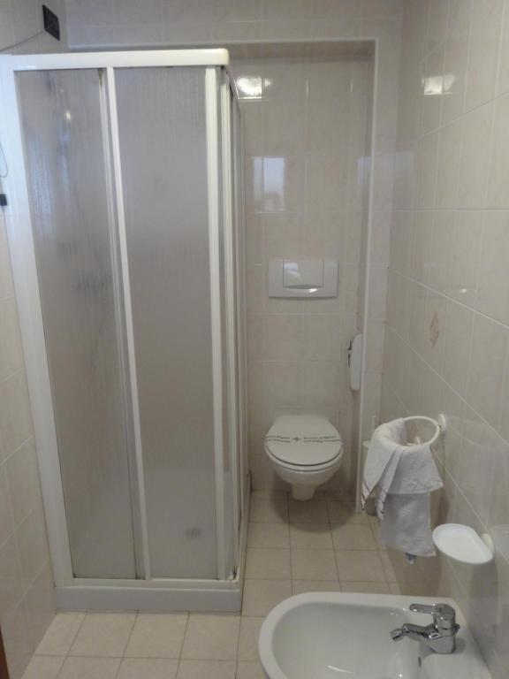 Koupelna v ubytování Hotel Genzianella