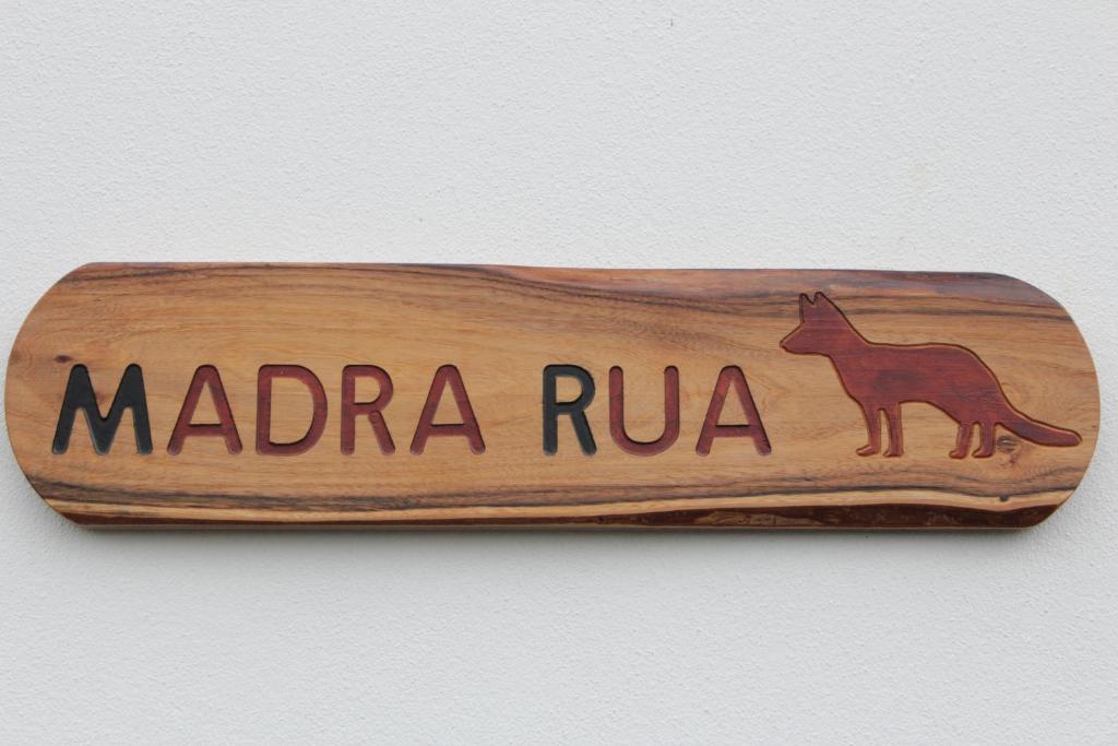 Certifikát, hodnocení, plakát nebo jiný dokument vystavený v ubytování Madra Rua Organic Accommodation