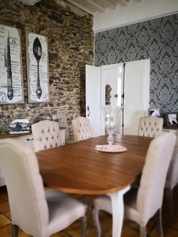 Fotografie z fotogalerie ubytování Chateau de Heaas v destinaci Féas
