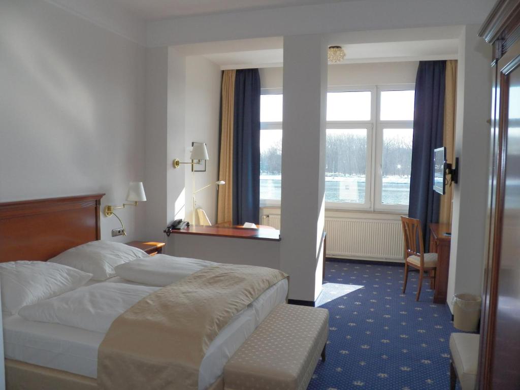 Postel nebo postele na pokoji v ubytování Hotel Deutscher Kaiser