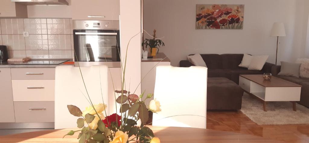 Kuchyňa alebo kuchynka v ubytovaní Apartment Golden Fields