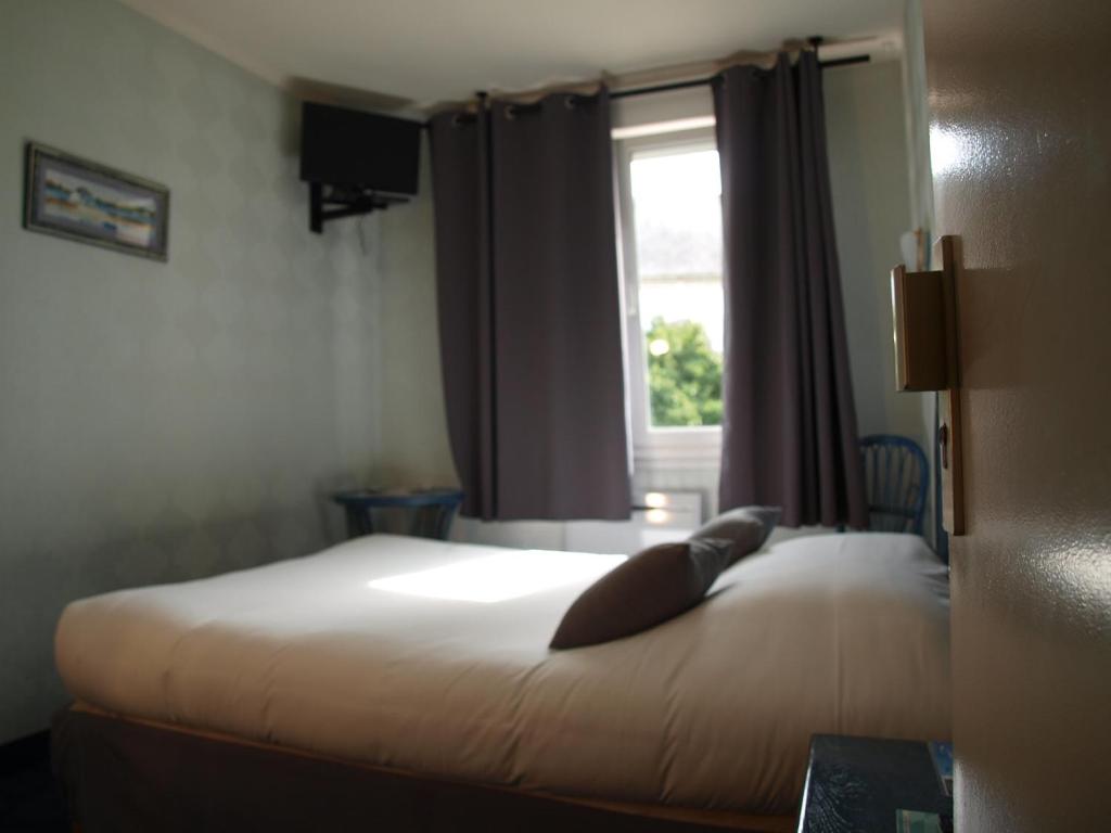 Postel nebo postele na pokoji v ubytování Hôtel des îles