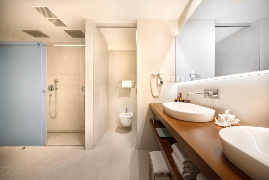 Koupelna v ubytování Remisens Hotel METROPOL