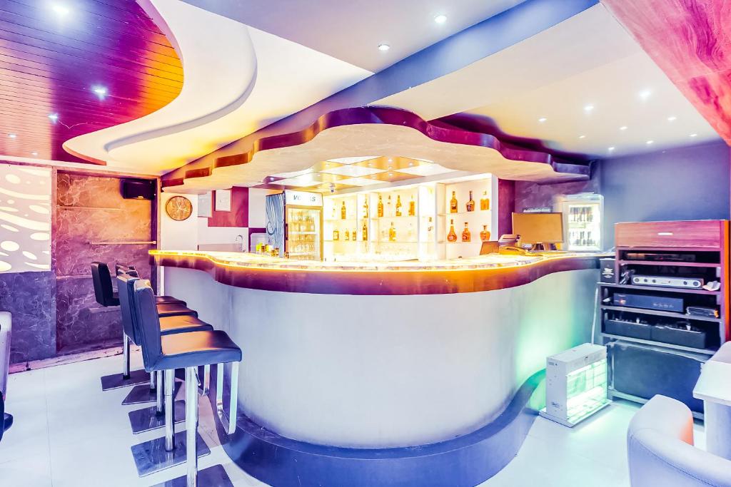 Lounge nebo bar v ubytování Saibala Grand Airport Hotel