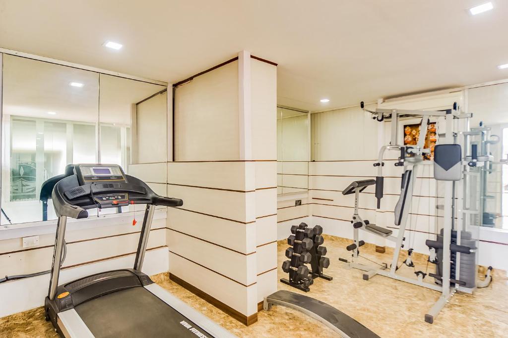 Fitness centrum a/nebo fitness zařízení v ubytování Saibala Grand Airport Hotel