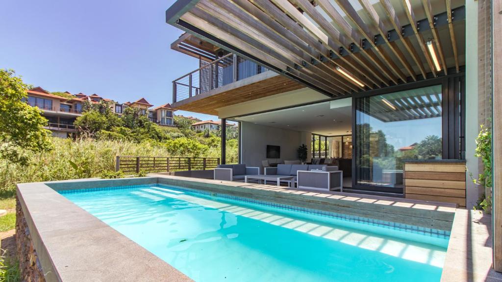 バリートにある3 Bedroom Villa With Private Pool - OCE331の屋外スイミングプール(パティオ付)、