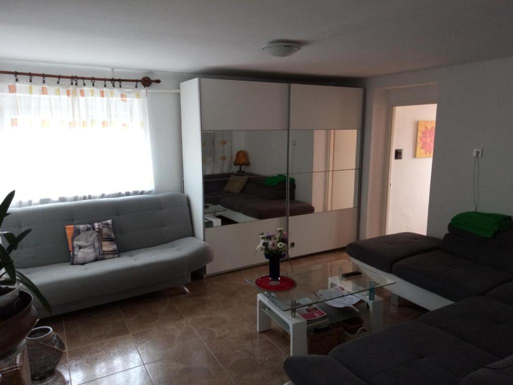 Posedenie v ubytovaní Karos Centrál Apartmanház