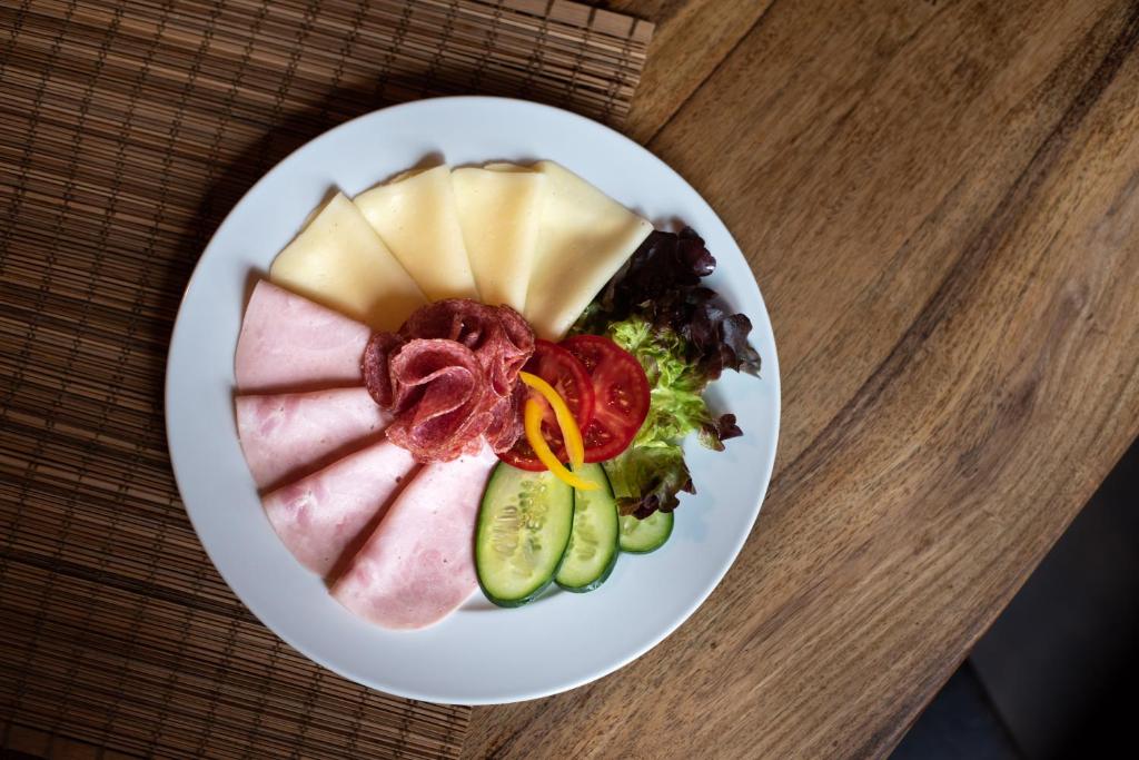 Jedzenie w pensjonacie lub w pobliżu
