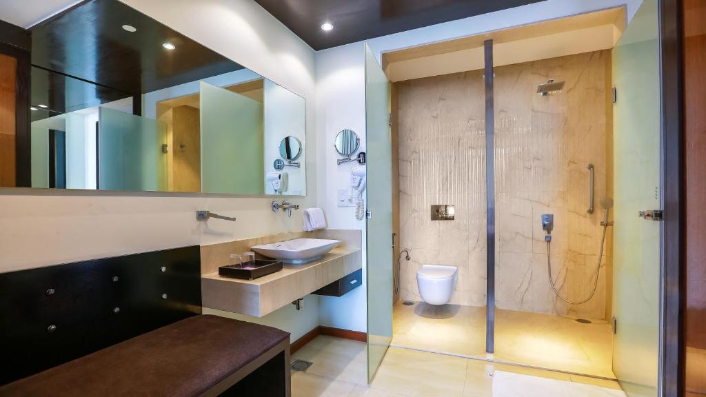 Koupelna v ubytování E Hotel