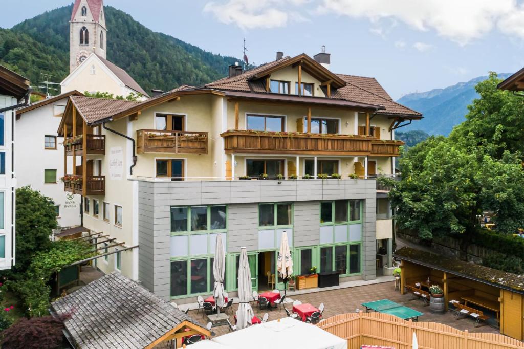 Nespecifikovaný výhled na hory nebo výhled na hory při pohledu z hotelu
