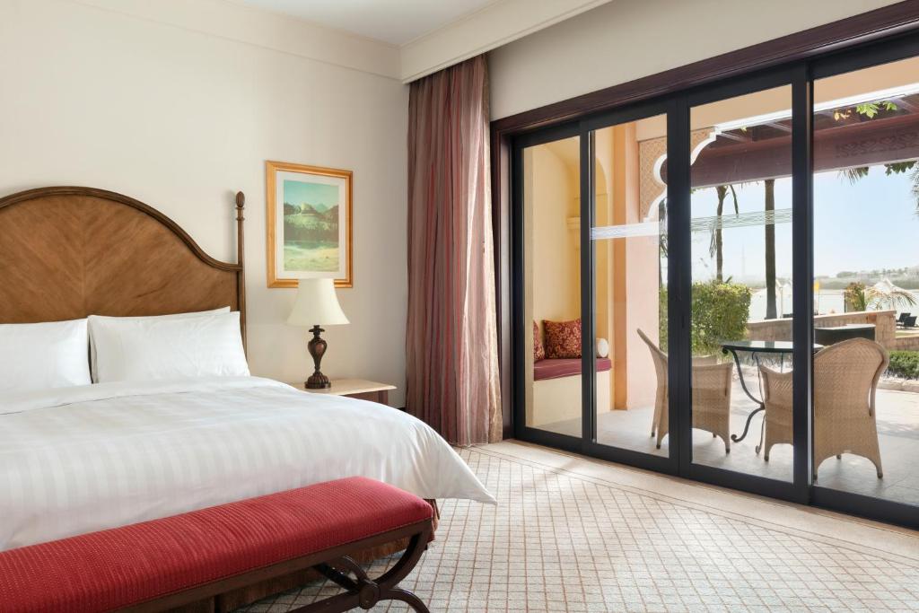 
Garden Suite with Lounge Access 
