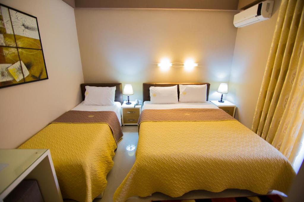 DEA Hotel 2002 - Drievoudige Kamer Met Uitzicht Op De Bergen