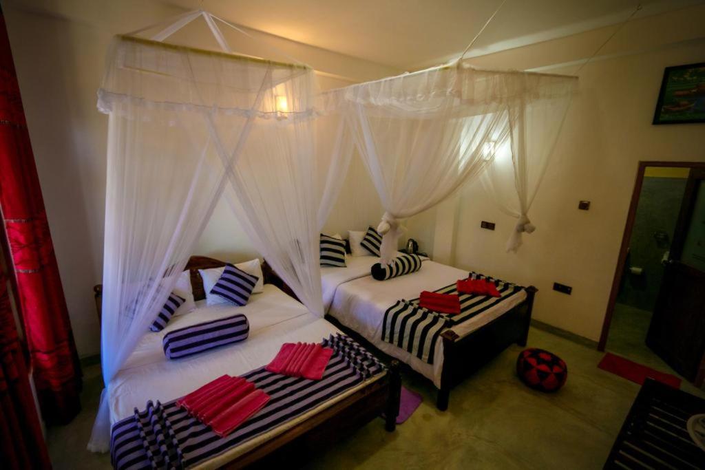 Postel nebo postele na pokoji v ubytování Snuggle Cottage