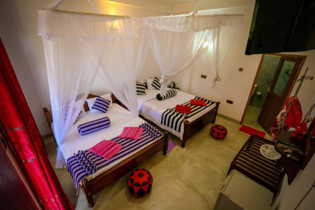 Postel nebo postele na pokoji v ubytování Snuggle Cottage