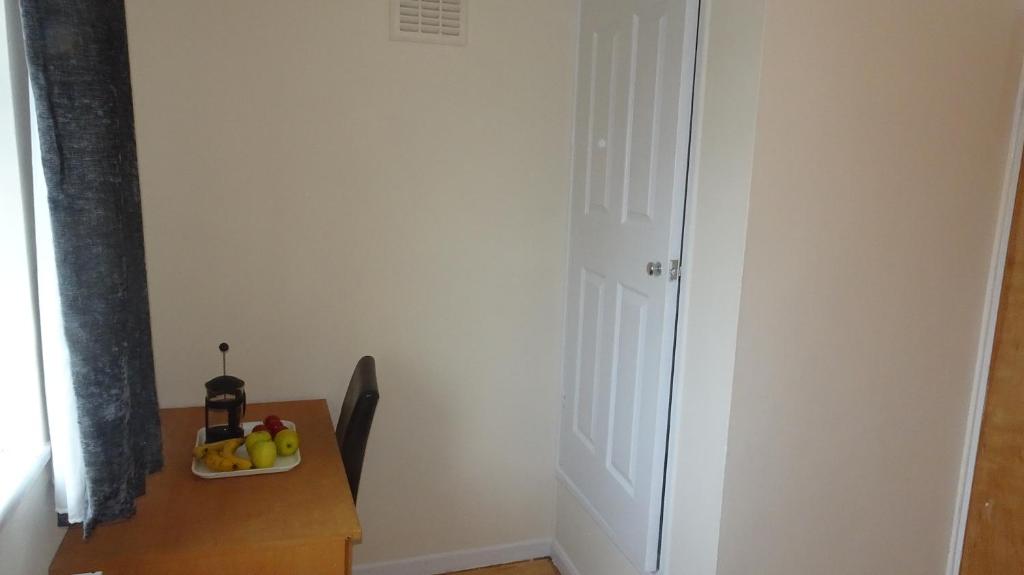 St Margaret's House - Single Room With Shared Bathroom
