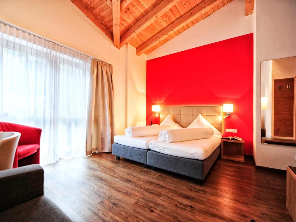 Postel nebo postele na pokoji v ubytování Hotel Garni Alpenland