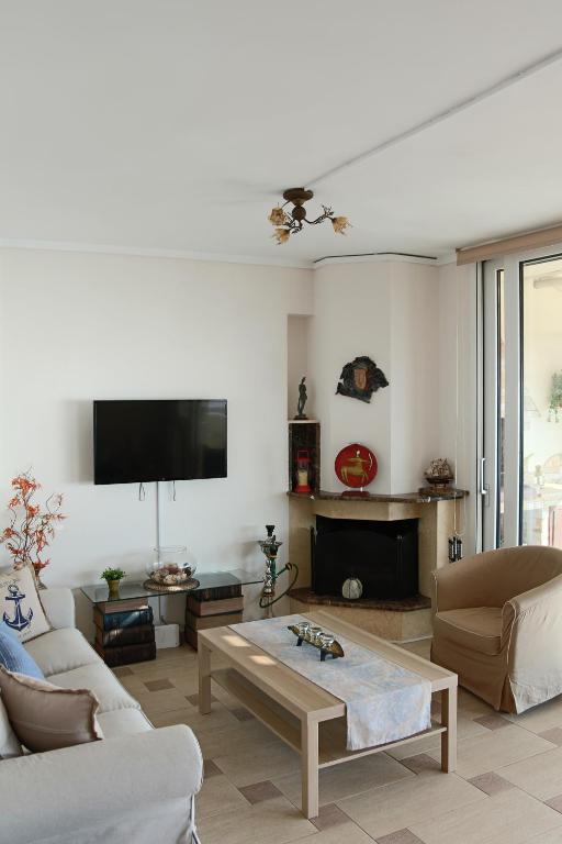 Televízia a/alebo spoločenská miestnosť v ubytovaní Apartment with marina view