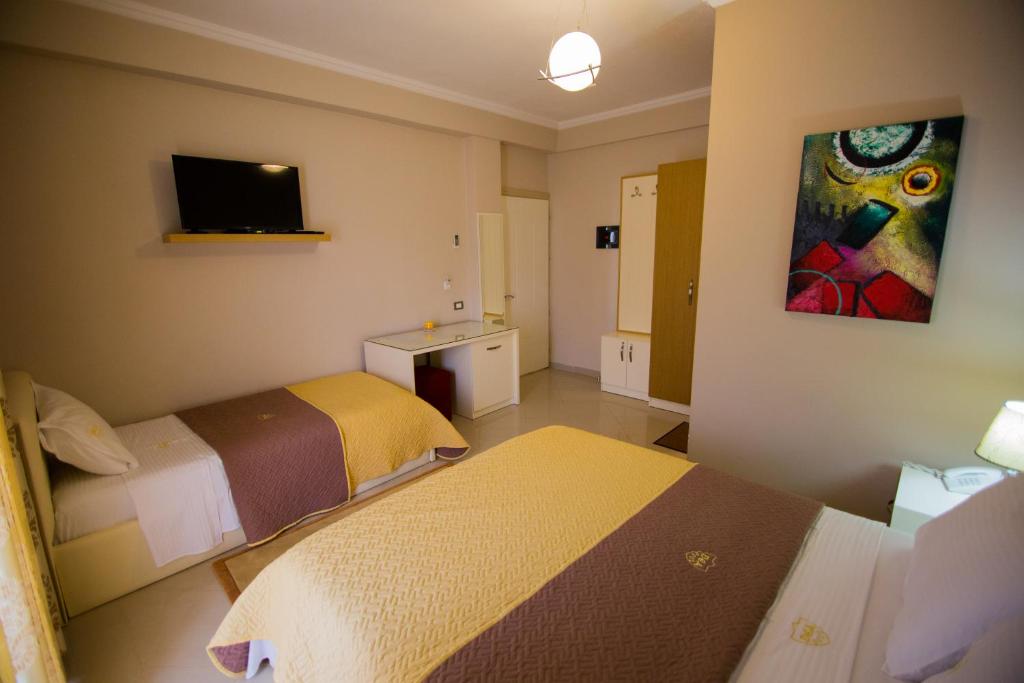 DEA Hotel 2002 - Comfort Triple Room Met Douche