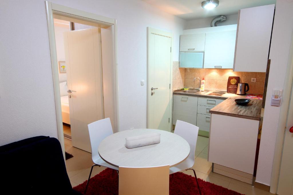 Kuchyň nebo kuchyňský kout v ubytování Hotel Aruba