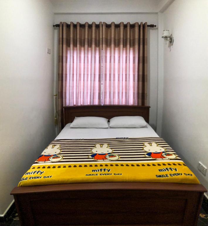 Postel nebo postele na pokoji v ubytování Gimhana Guest House