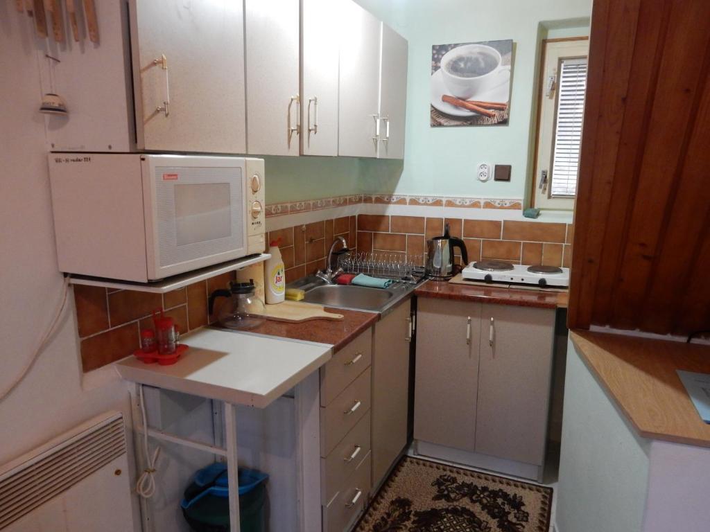 A kitchen or kitchenette at Penzión Bajo