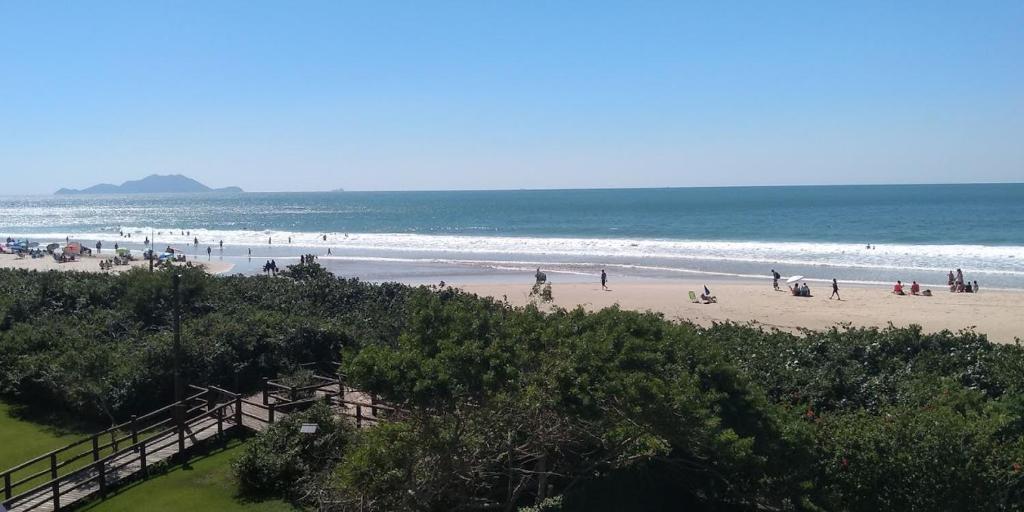  APARTAMENTO BEIRA MAR PÉ NA AREIA