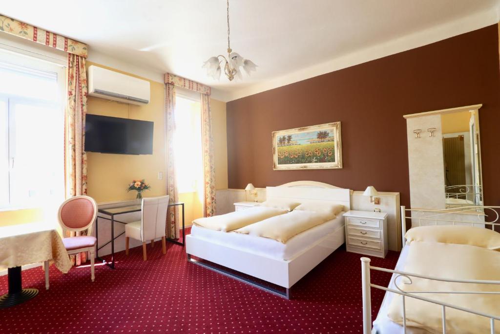 TV a/nebo společenská místnost v ubytování Hotel Victoria