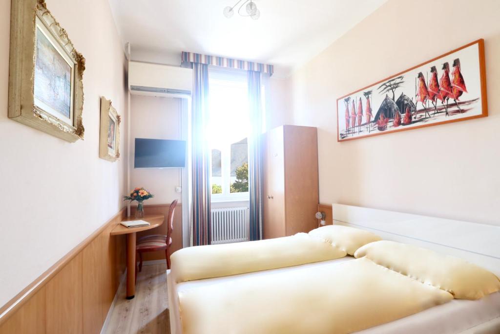 Postel nebo postele na pokoji v ubytování Hotel Victoria