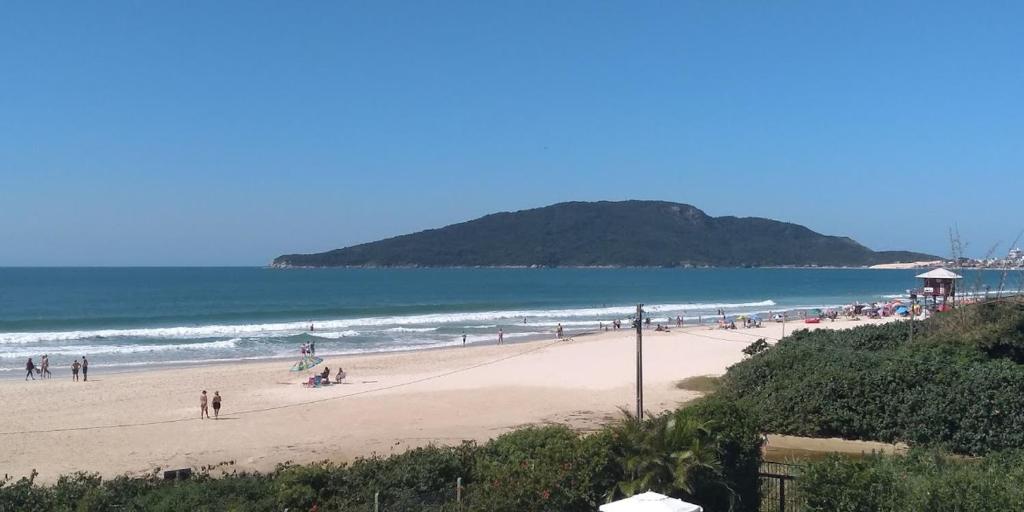  APARTAMENTO BEIRA MAR PÉ NA AREIA
