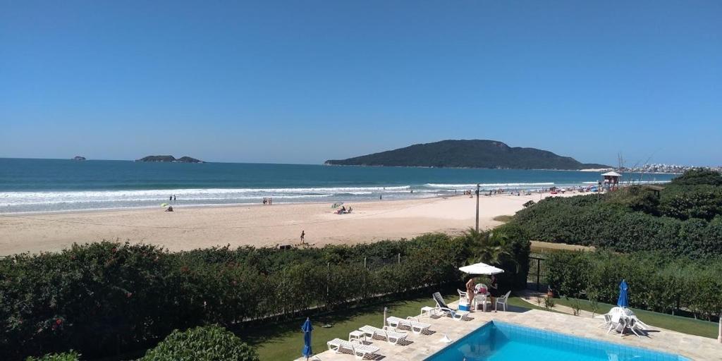  APARTAMENTO BEIRA MAR PÉ NA AREIA