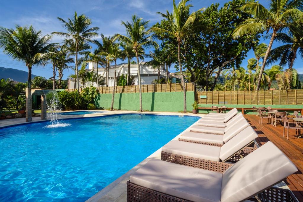 A piscina localizada em Coconut's Maresias Hotel ou nos arredores