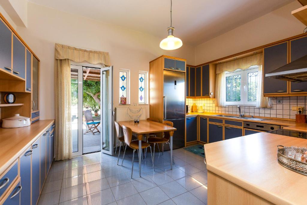 Kuchyňa alebo kuchynka v ubytovaní Carpe Diem-Luxury Villa with private pool