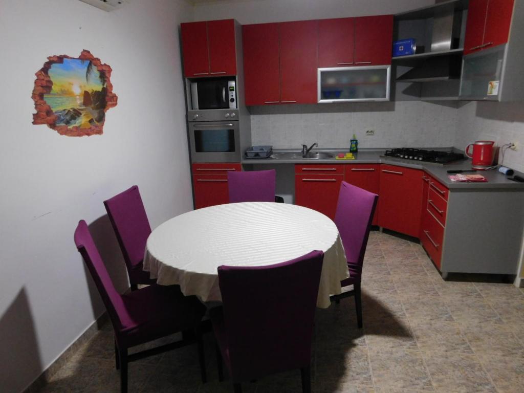 Kuchyň nebo kuchyňský kout v ubytování Apartments Leo Janjina