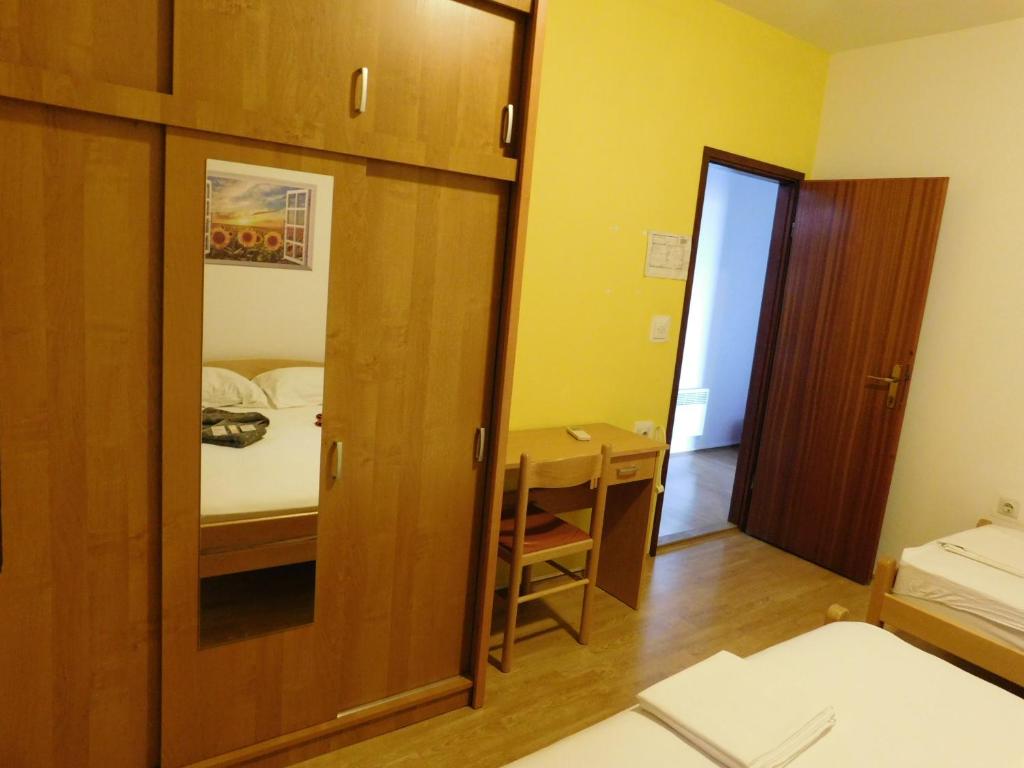 Postel nebo postele na pokoji v ubytování Apartments Leo Janjina