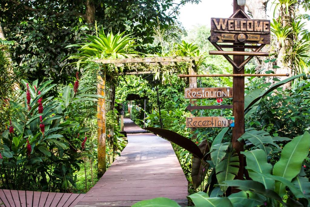 Taman di luar Bambuda Lodge