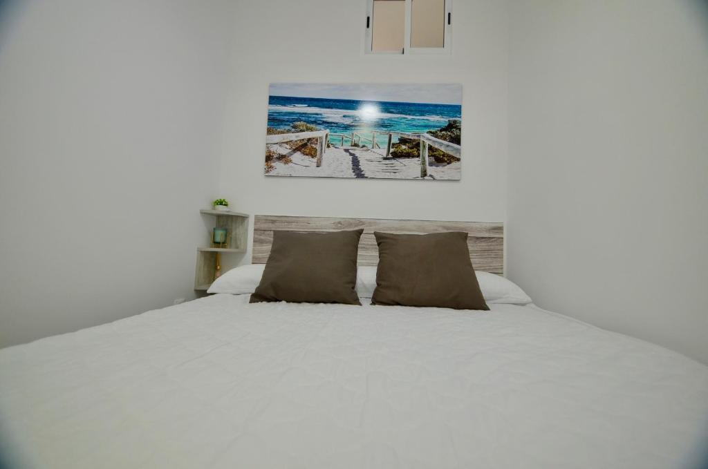 A bed or beds in a room at 52 Luxury Pool - AC/WIFI