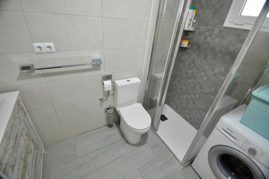 A bathroom at 52 Luxury Pool - AC/WIFI