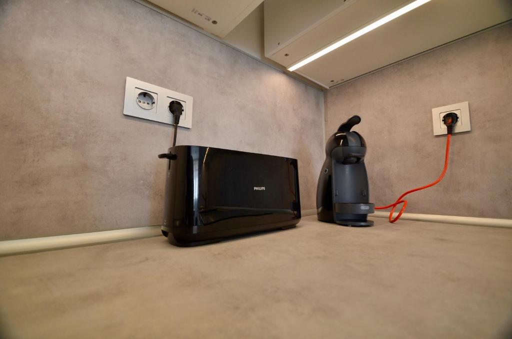 A television and/or entertainment centre at 52 Luxury Pool - AC/WIFI