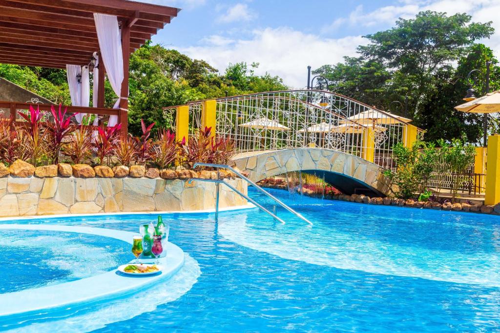 a water slide in a pool at a resort at Pousada Villa Real in Areia