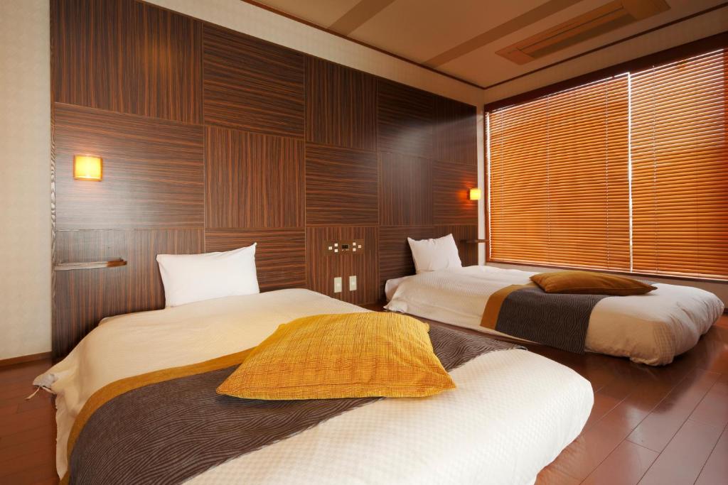 Postel nebo postele na pokoji v ubytování Tenku Hotel Kairo