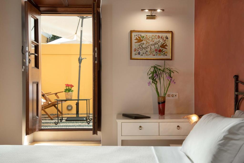 Postel nebo postele na pokoji v ubytování Rodos Niohori Elite Suites Boutique Hotel