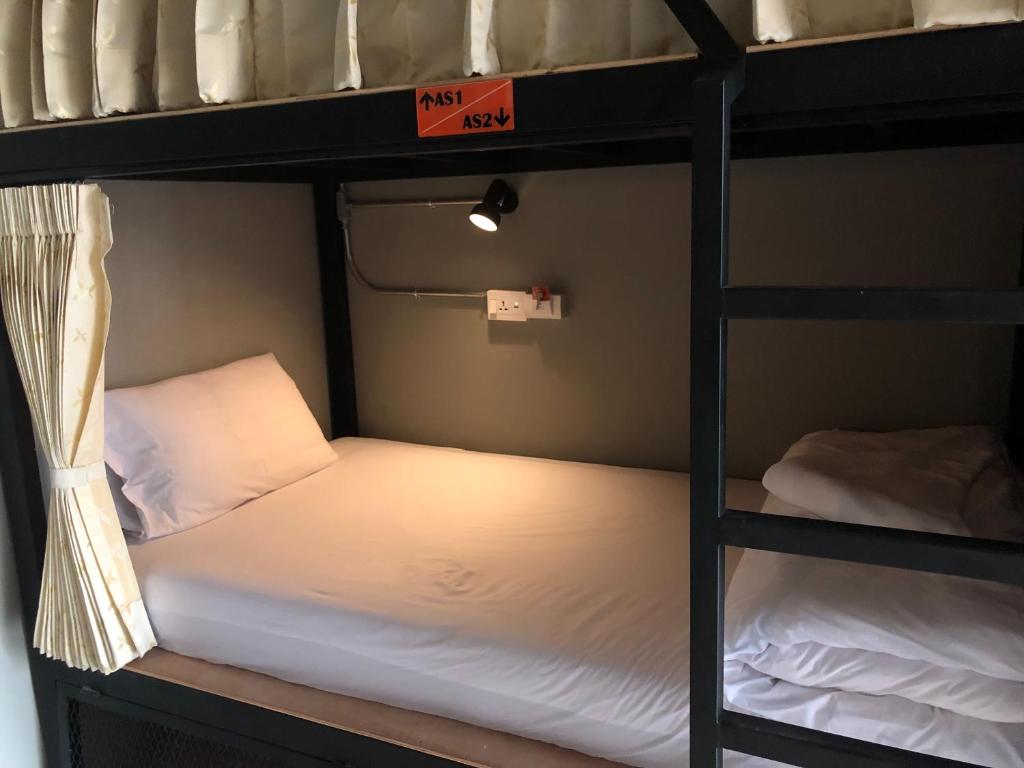Postel nebo postele na pokoji v ubytování Aonang Sunset Hotel - SHA Extra Plus